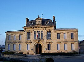 The town hall in Rions