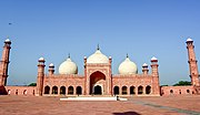 Badshahi mosque in Lahore, Pakistan, late Mughal, built 1673–1674.