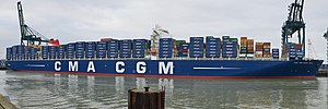 Контейнеровоз CMA CGM Marco Polo в порту Зебрюгге 18 декабря 2012 года