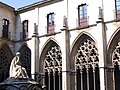 Claustre gòtic de la Catedral de Vic i monument a Balmes