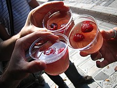 Framboises dans une gelée de champagne