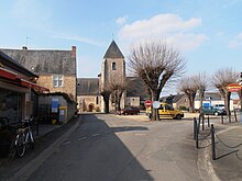 Place à Lézigné.JPG