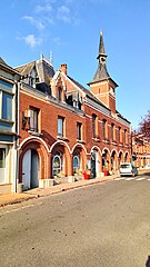 La mairie et son beffroi vus de l'ouest.