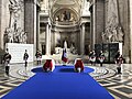 Les cercueils de Simone et Antoine Veil reposent sous la coupole du Panthéon, veillés par des gardes républicains, le 1er juillet 2018.