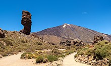 Roque Cinchado und Teide.jpg