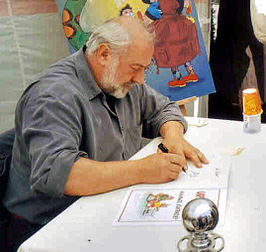 Urbanus signeert zijn strip (2004).