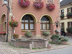 Fontaine et puits.