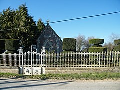 Chapelle funéraire vers Le Fay.