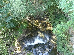 Le Lumansonesque au pont de la route départementale 907, en limite d'Aguessac et Compeyre.