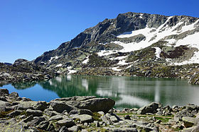 Vue du Monte Renoso depuis le lac de Bastani.