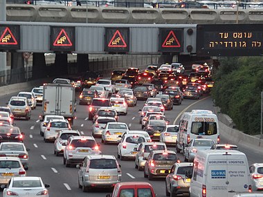 עומס תנועה אופייני בנתיבי איילון דרום בשעות אחר-הצהריים