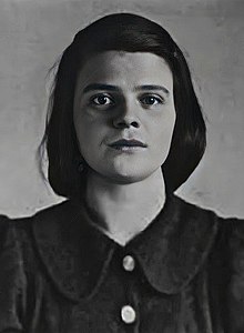 Sophie-Scholl-(photographie-Gestapo-18-fevrier-1943)- (Remini enhanced).jpg