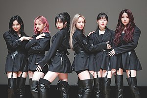 GFriend у лютому 2020 Зліва направо: Умджі, Инха, Юджу, СінБі, Єрін та Совон