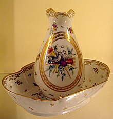 Coupe et pichet en porcelaine de Bordeaux, Manufacture des Terres de Bordes.