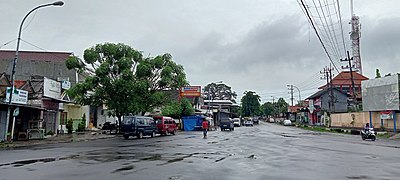 Tampak MPU menunggu jadwal pemberangkatan di Jl. Raya Kamal