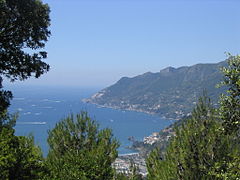 Vue d'une partie du Golfe de Salerne depuis le château d'Arechi.