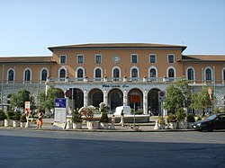 Stazione di Pisa Centrale homlokzata