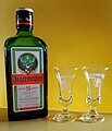 Jägermeister và ly thủy tinh