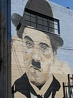 Charlie Chaplin an einer Hauswand in Hollywood