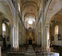 Nef vue de la croisée du transept.