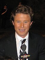 Donald Trump (kiri) and Billy Bush (kanan) terekam dalam "percakapan yang sangat cabul tentang wanita" pada tahun 2005. Rekaman dirilis pada Oktober 2016, saat Trump menjadi calon presiden Amerika Serikat.