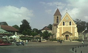 L'église Saint-Honest et son parvis.