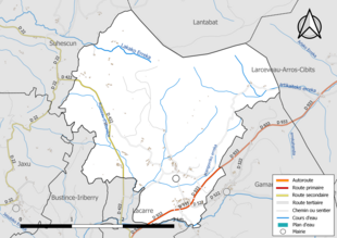 Carte en couleur présentant le réseau hydrographique de la commune