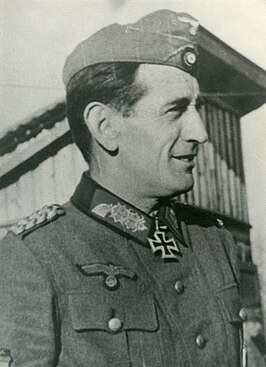 Generaal Muñoz Grandes, commandant van de Blauwe divisie in Duits uniform