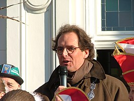 Ton Rombouts als burgemeester van 's-Hertogenbosch bij de opening van het carnaval in Zandhazendurp in 2006.