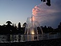 Aguas danzantes al atardecer