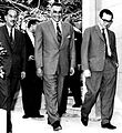 Le premier ministre irakien Hassan al-Bakr avec le président égyptien Nasser et le président syrien Atassi le 16 avril 1963.