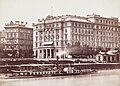 Das Hotel Métropole am Franz-Josefs-Kai um 1880, davor das DDSG-Schiff Ebersdorf