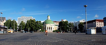 Vuonna 2008 otetussa kuvassa näkyy torille 1968 pystytetty valaisin.