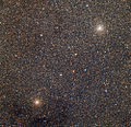 球状星团NGC 6528 （左下）靠近NGC 6522（右上）