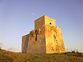 Torretta vista dalle vecchie cave (con Luna crescente)