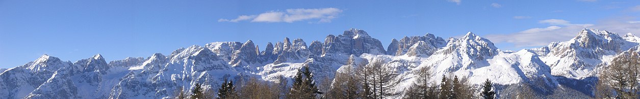 Panoramica invernale sul Gruppo delle Dolomiti di Brenta dalla Paganella