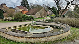 Le lavoir-abreuvoir.