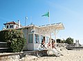 Le poste de secours de la plage du Moulleau.