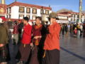 Sur l'esplanade devant le temple (2006)