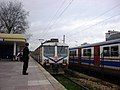 İstasyona yaklaşan bir B2 (Haydarpaşa – Gebze) Banliyö Treni (Ocak 2004)