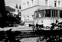 Modernisierter Schienenbus auf der Chiemgaubahn in Aschau (Chiemgau)