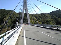 湖上に掛かる合角漣大橋