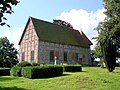 Kirche mit Friedhof und Feldsteinmauer