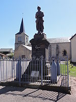 Poilu écrasant l'aigle allemand (d) (monument aux morts)