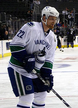 Photo de Sedin avec le maillot blanc des Canucks de Vancouver