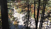 Blick auf die flussseitig rechte Felswand des Ofenlochs