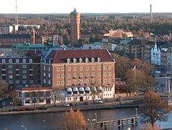 The یوتا (رود) river and Trollhättan Water Tower in central Trollhättan