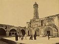 Cour, arcades et minaret, entre 1867 et 1899