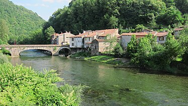 Le hameau de la rive gauche du Salat.