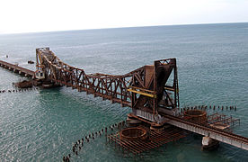 Tramo levadizo sobre el paso de Pamban.